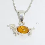 Ezüst kutyás medál borostyán tacskó
