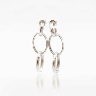 Ezüst lógós dupla karika fülbevaló