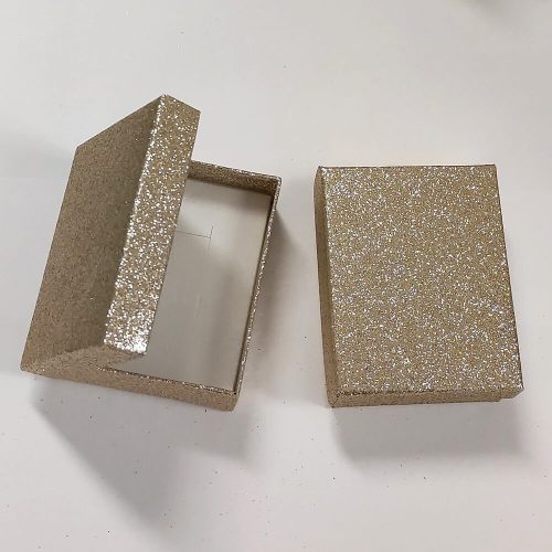 Ékszer díszdoboz közepes méretű aranyszínű