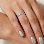 Fehér arany karikagyűrű 30 darab gyémánt kővel