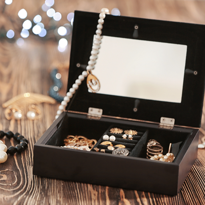 Ékszer kapszula gardrób: 12 alapékszer minden stílushoz